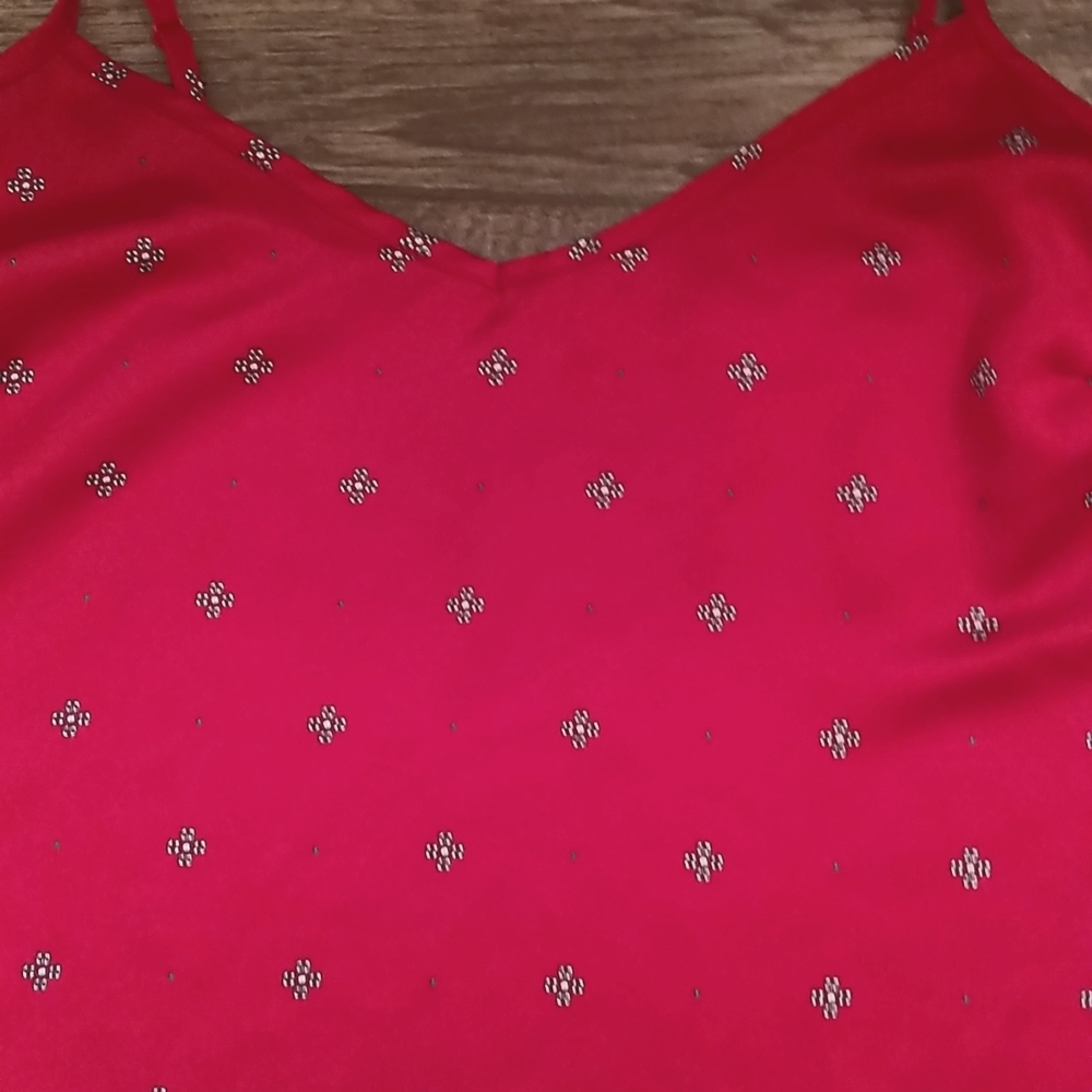 Two tank tops - Picture 4 of 6